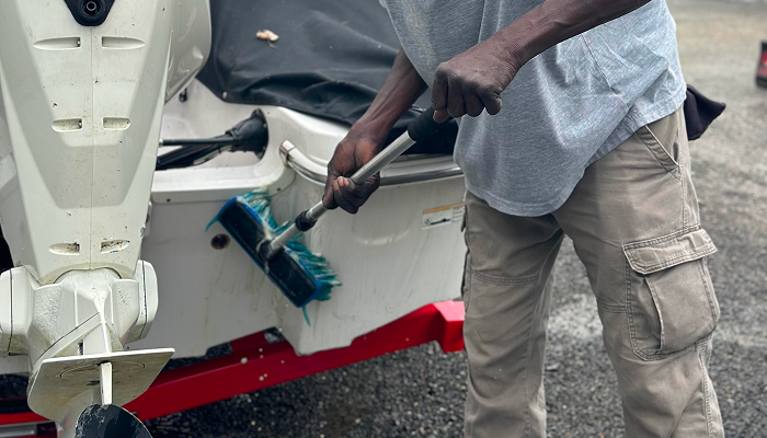 boat-cleaning